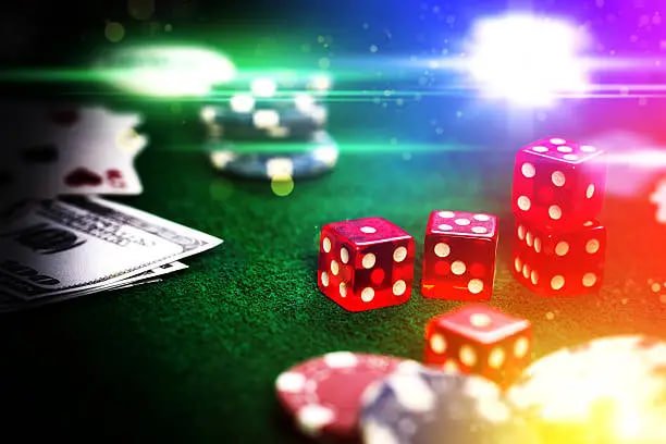 Màn hình nổ hũ jackpot 678win với biểu tượng may mắn rực rỡ trên di động